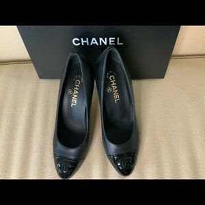 Chanel patent toe CC pump size 37